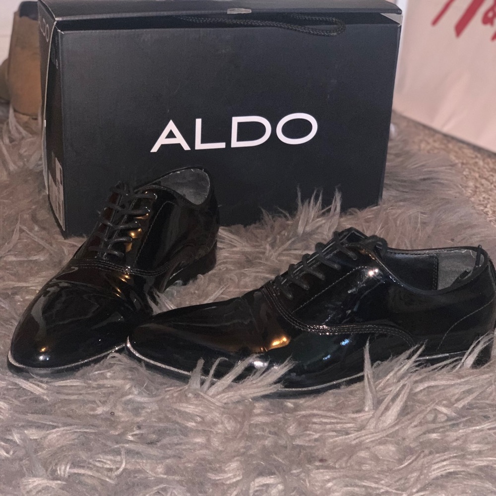 Dress shoes